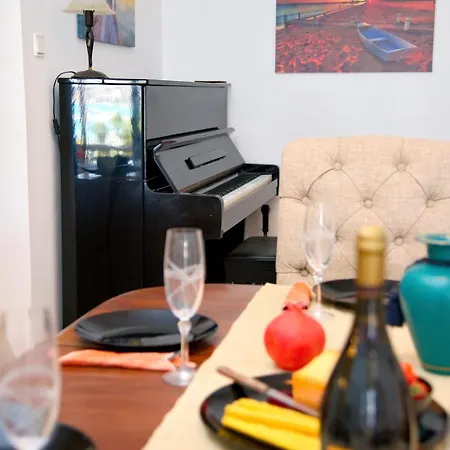 Aroura Homes 3br 2ba *