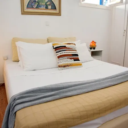 Aroura Homes 3br 2ba *