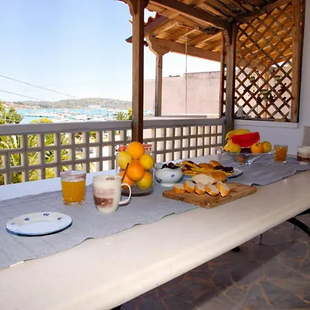 Aroura Homes 3br 2ba *