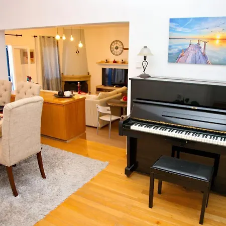 Aroura Homes 3br 2ba Apartment