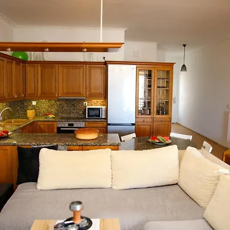 Aroura Homes 3br 2ba Apartment *