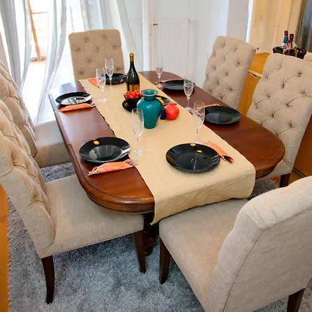 Aroura Homes 3br 2ba