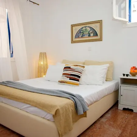Aroura Homes 3br 2ba *