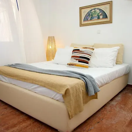 Apartment Aroura Homes 3br 2ba